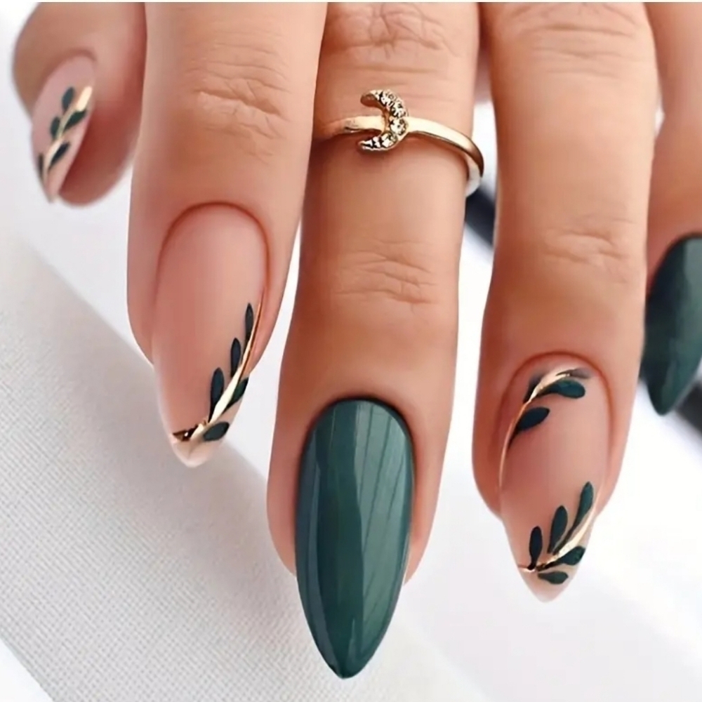 24 Pieces press on nails